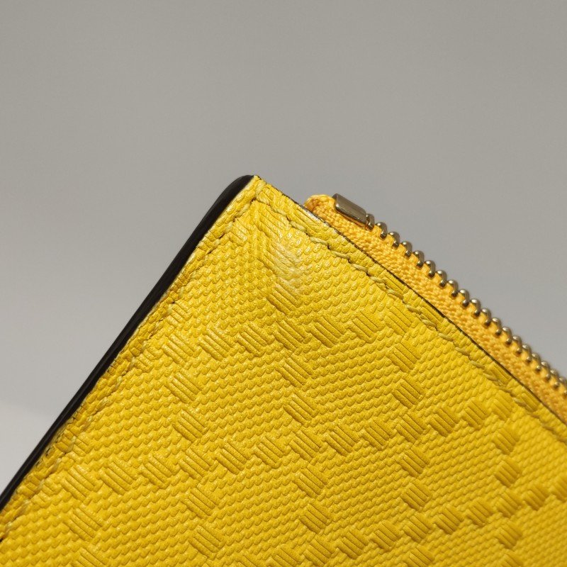 Gucci牛皮純色皮標字母Logo手拿包-7