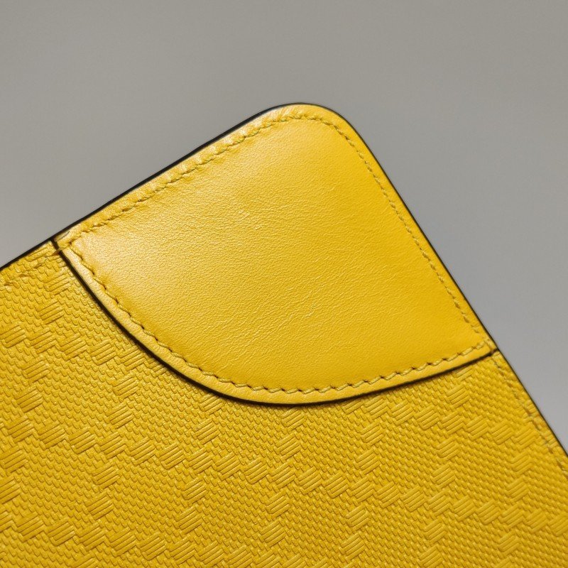 Gucci牛皮純色皮標字母Logo手拿包-8