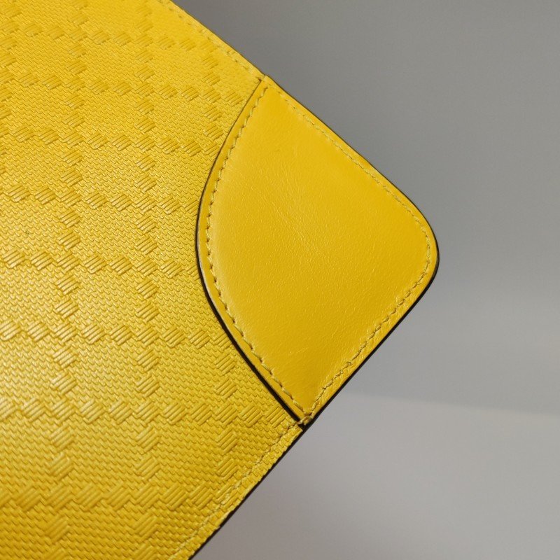 Gucci牛皮純色皮標字母Logo手拿包-9