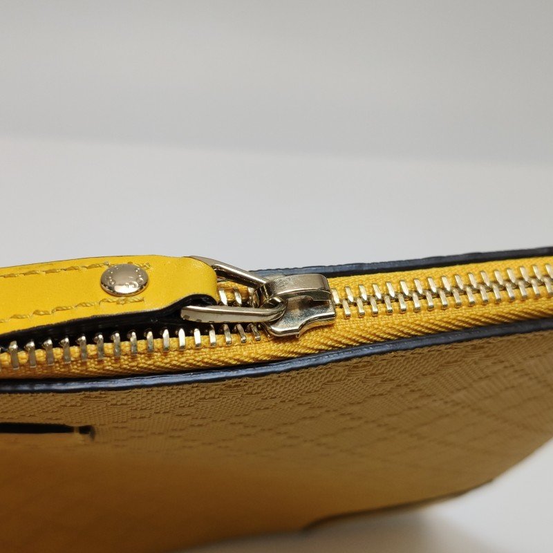 Gucci牛皮純色皮標字母Logo手拿包-10