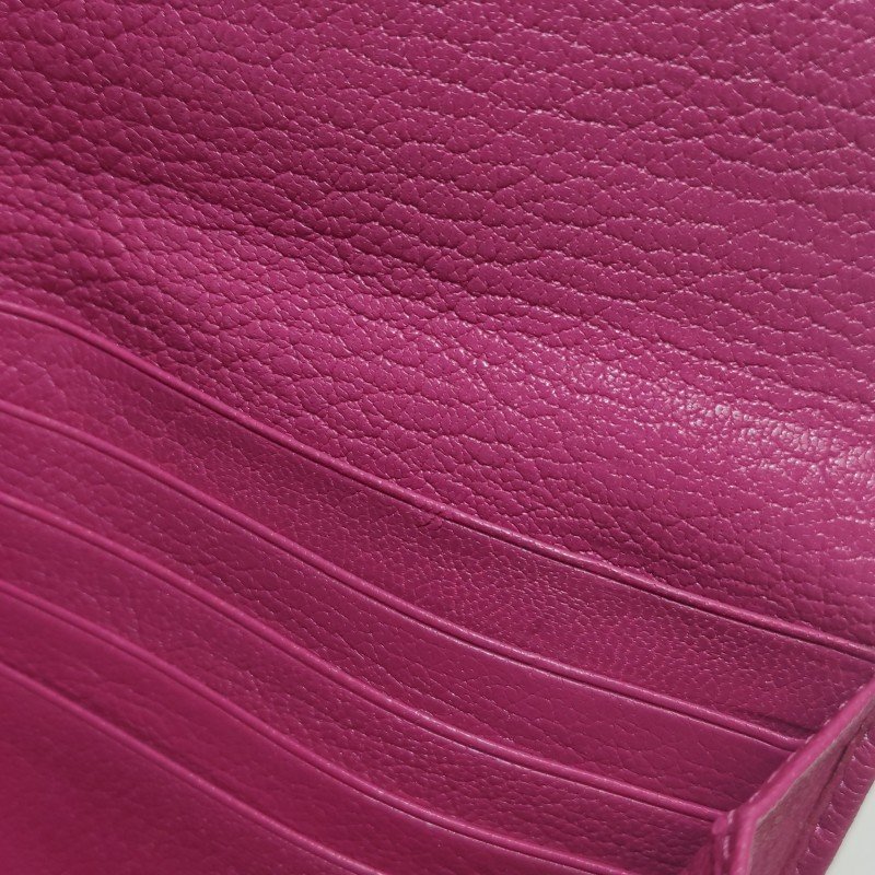 Miu Miu羊皮純色字母logo拉鏈手拿包-9