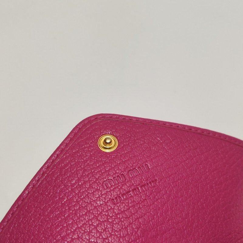 Miu Miu羊皮純色字母logo拉鏈手拿包-12