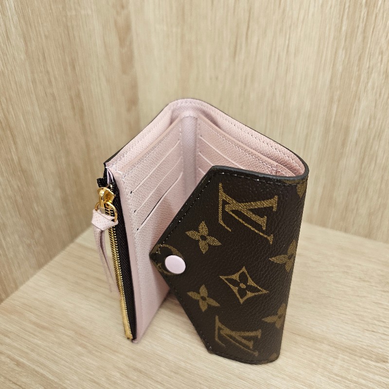 [品況好粉釦絕版品🧧] LV老花粉皮釦內粉Victorine三折短夾-7