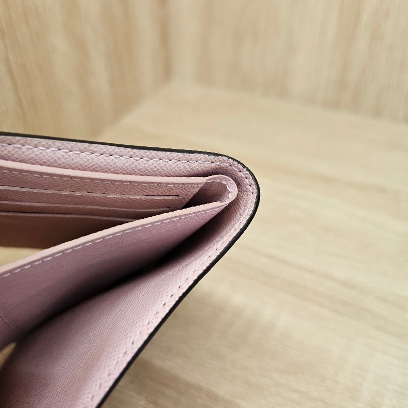 [品況好粉釦絕版品🧧] LV老花粉皮釦內粉Victorine三折短夾-16