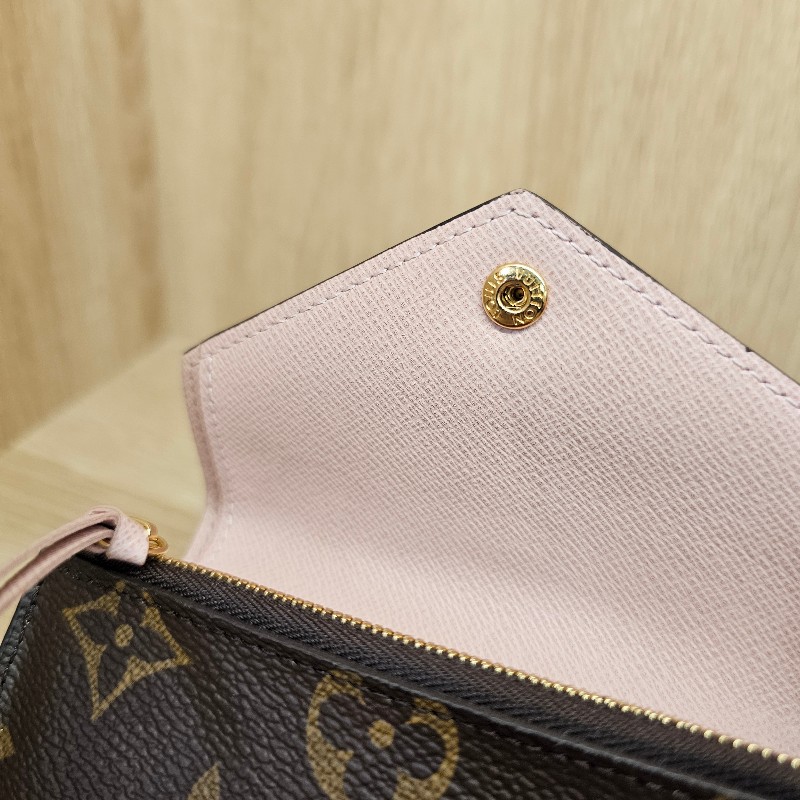 [品況好粉釦絕版品🧧] LV老花粉皮釦內粉Victorine三折短夾-20