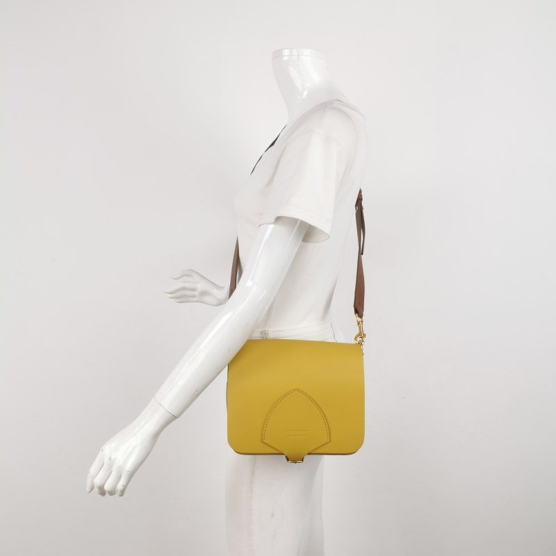 Burberry The Satchel牛皮搭扣斜挎包-1