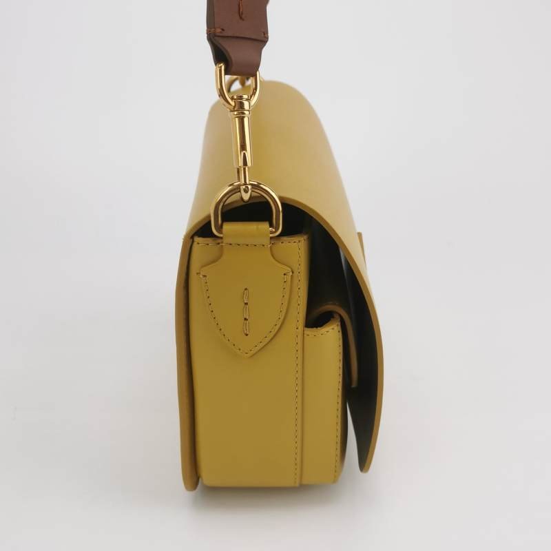 Burberry The Satchel牛皮搭扣斜挎包-3