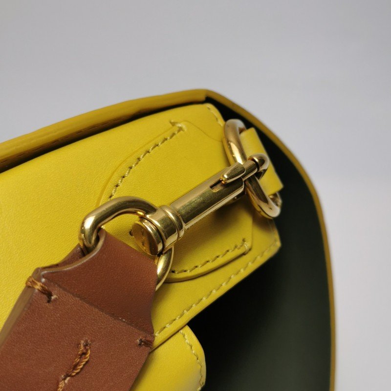 Burberry The Satchel牛皮搭扣斜挎包-13