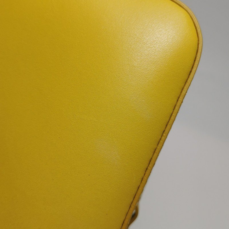 Burberry The Satchel牛皮搭扣斜挎包-15