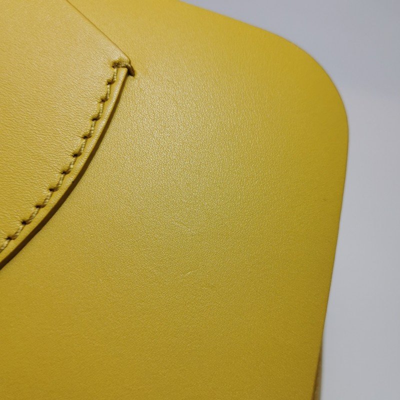 Burberry The Satchel牛皮搭扣斜挎包-20