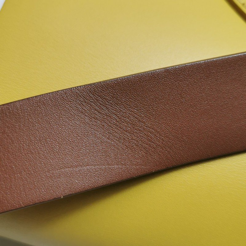 Burberry The Satchel牛皮搭扣斜挎包-21