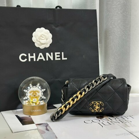 CHANEL 19 菱格紋腰包 - 黑金28開