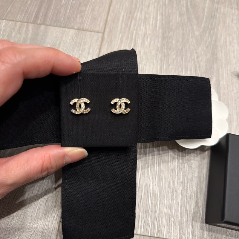 香奈兒 經典淡金耳針-0