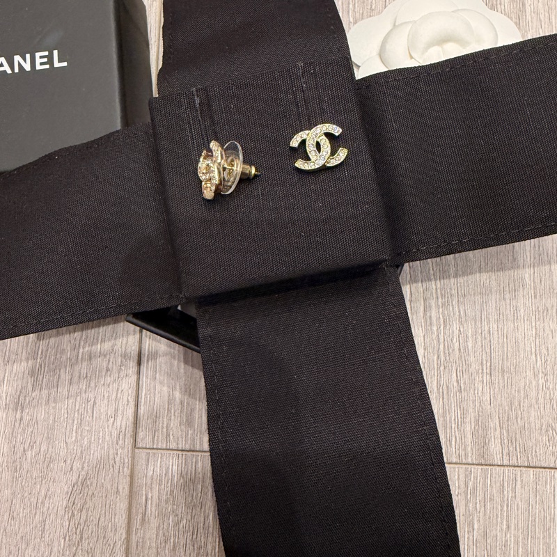 香奈兒 經典淡金耳針-4