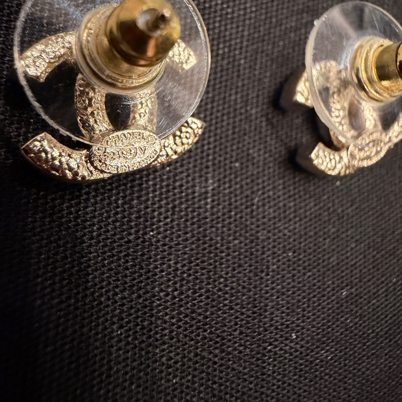 香奈兒 經典淡金耳針-7