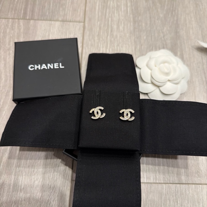 香奈兒 經典淡金耳針-10