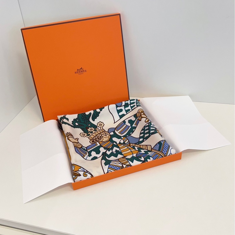 【閒置帶盒🆕】Hermes 小爆款💥夢幻對決 100%桑蠶絲絲巾/方巾-0