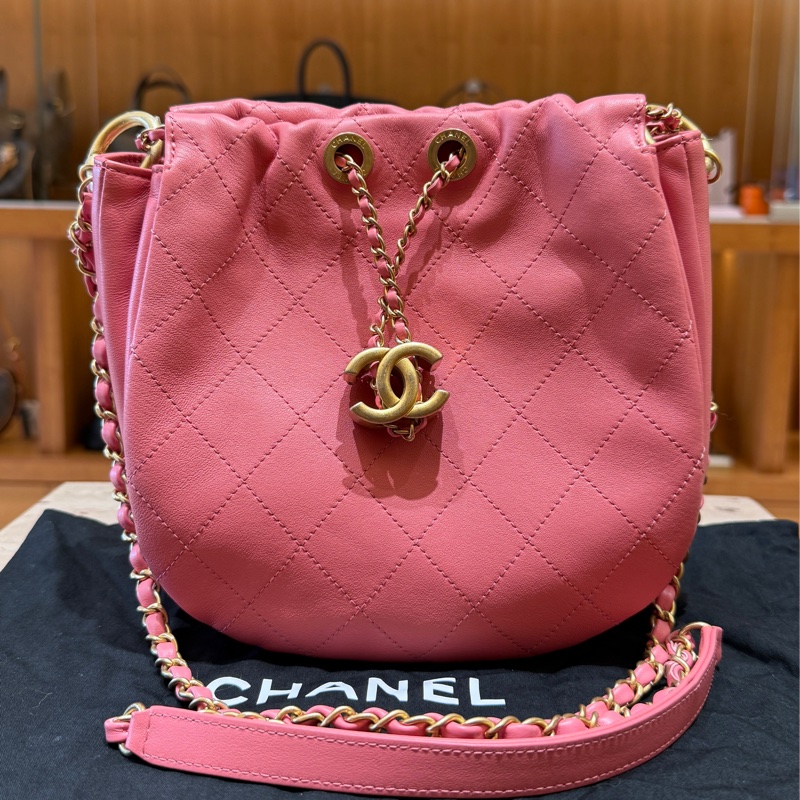 CHANEL 香奈兒 粉色全皮菱格抽繩水桶包-0