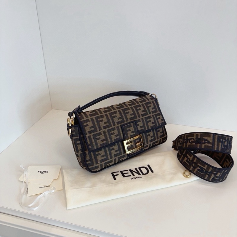 【98新🆕】Fendi Baguette老花法棍包 中號 單肩斜挎包手提包-2