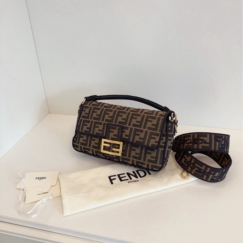 【98新🆕】Fendi Baguette老花法棍包 中號 單肩斜挎包手提包-5