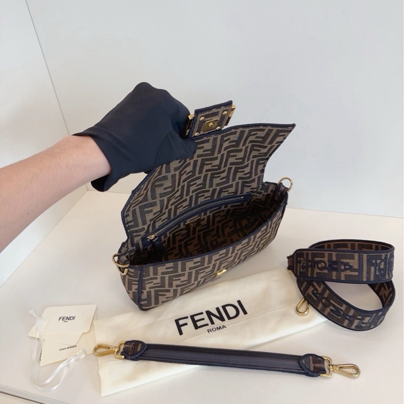 【98新🆕】Fendi Baguette老花法棍包 中號 單肩斜挎包手提包-6