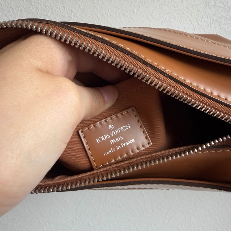 LV M59281 EPI駝色單肩包-3