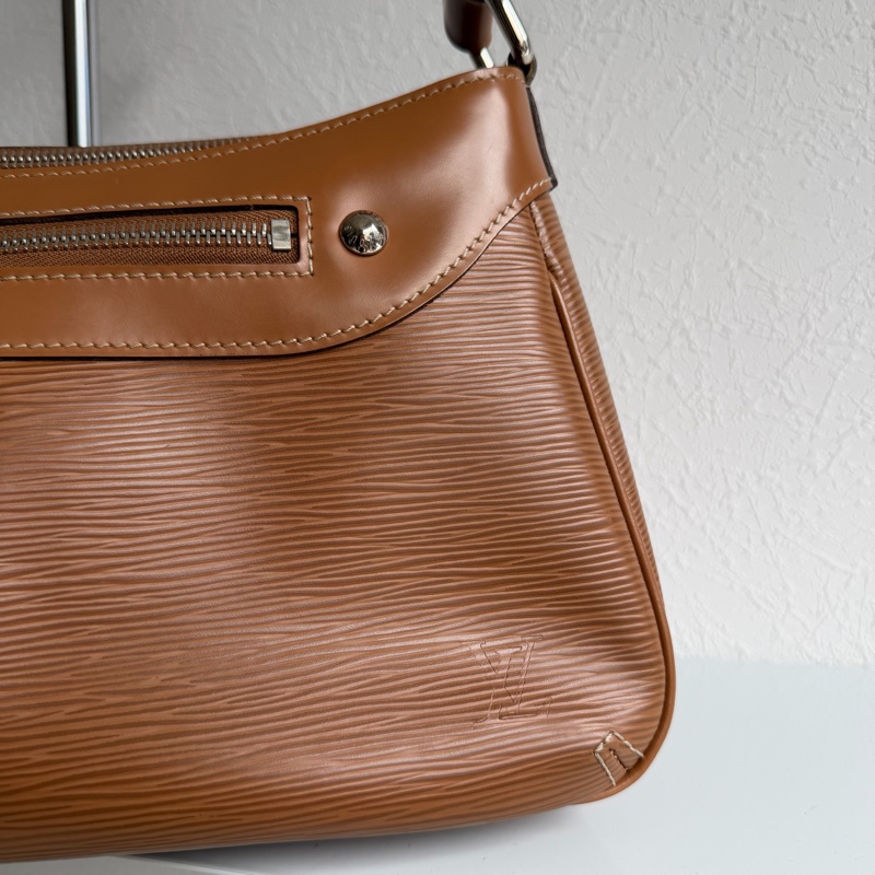 LV M59281 EPI駝色單肩包-6