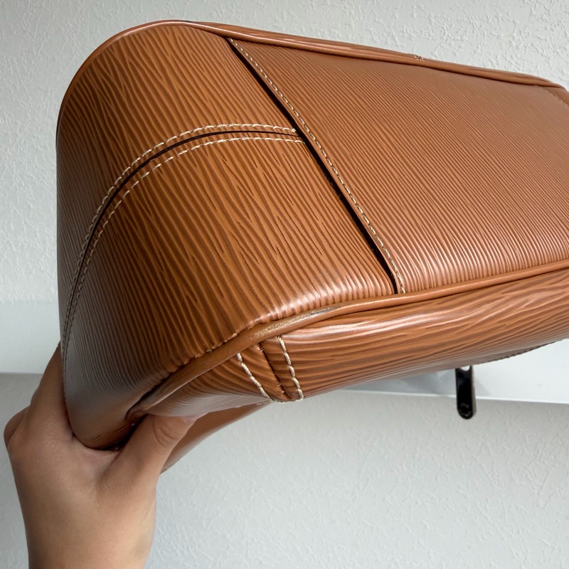 LV M59281 EPI駝色單肩包-9