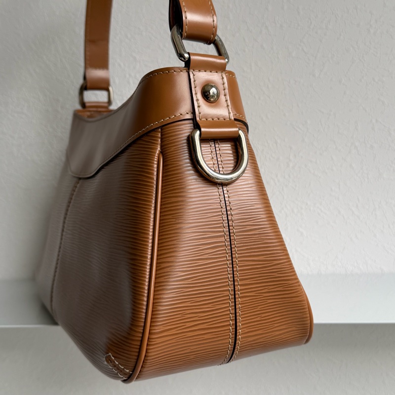 LV M59281 EPI駝色單肩包-15