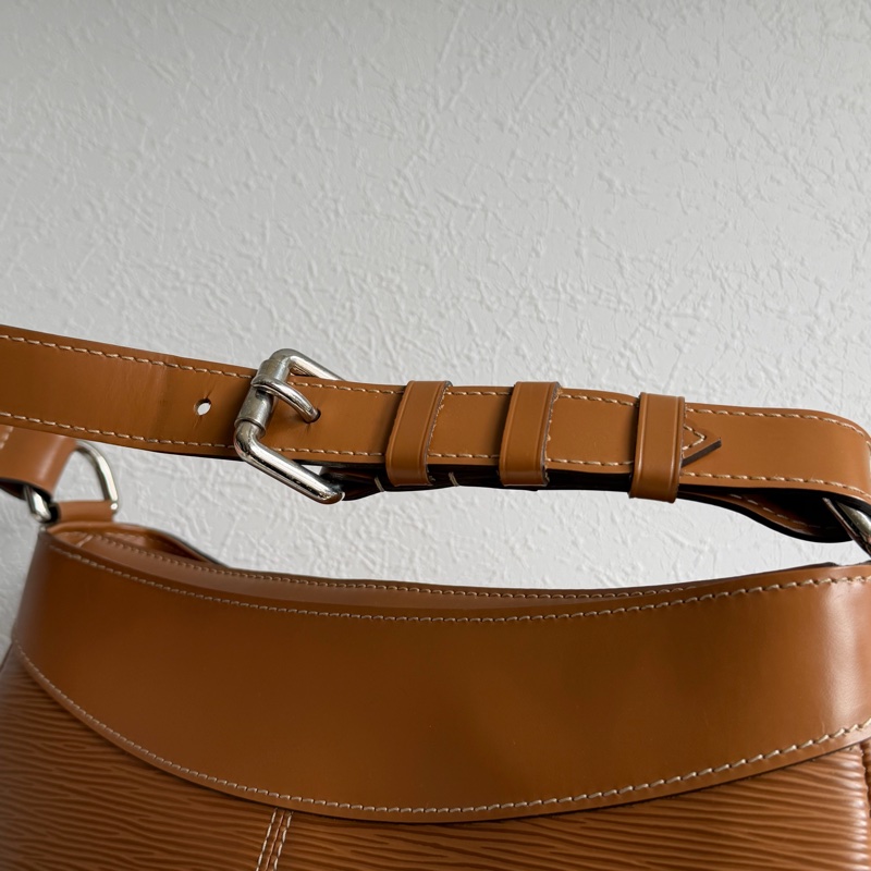 LV M59281 EPI駝色單肩包-16