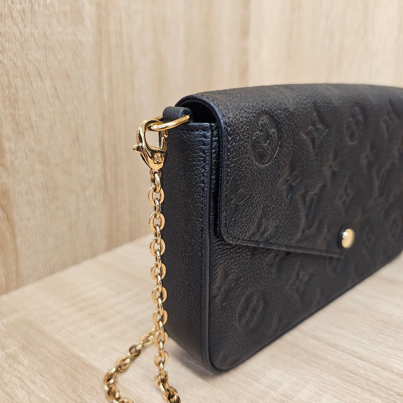 [跨年福利把握🧧品況很新] LV黑牛皮壓紋金釦Pochette三合一鏈包-2