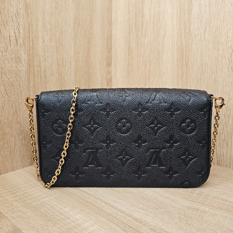 [跨年福利把握🧧品況很新] LV黑牛皮壓紋金釦Pochette三合一鏈包-3