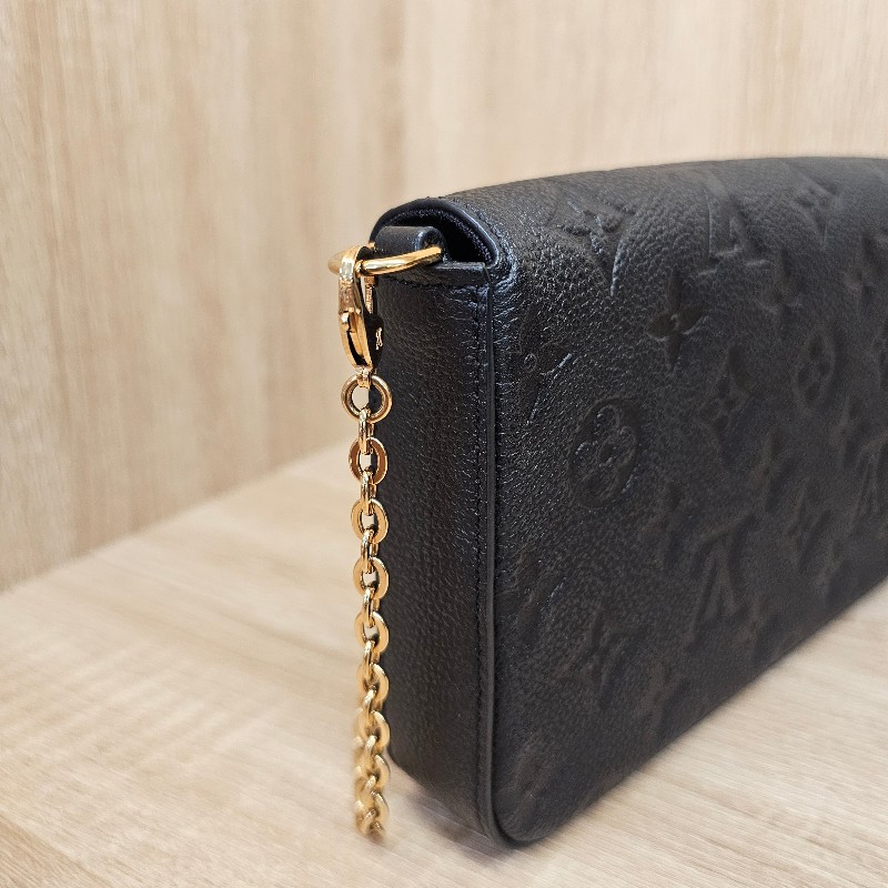 [跨年福利把握🧧品況很新] LV黑牛皮壓紋金釦Pochette三合一鏈包-4