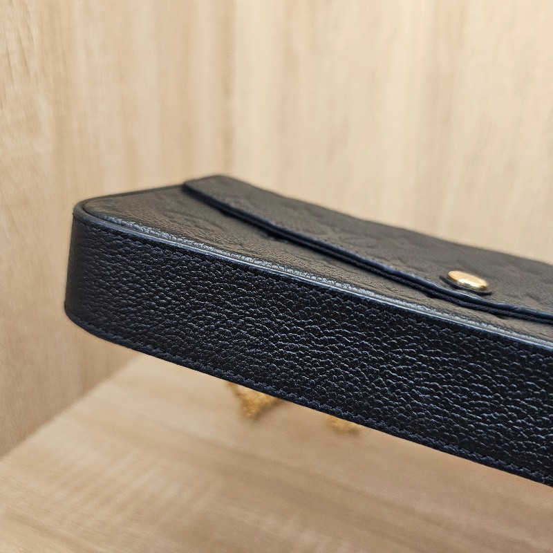 [跨年福利把握🧧品況很新] LV黑牛皮壓紋金釦Pochette三合一鏈包-9