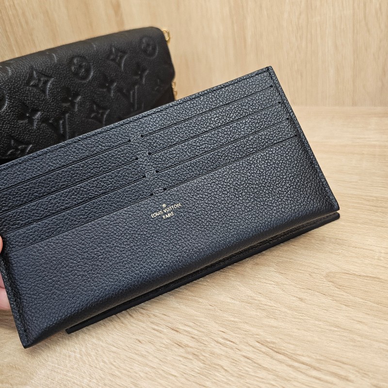 [跨年福利把握🧧品況很新] LV黑牛皮壓紋金釦Pochette三合一鏈包-15