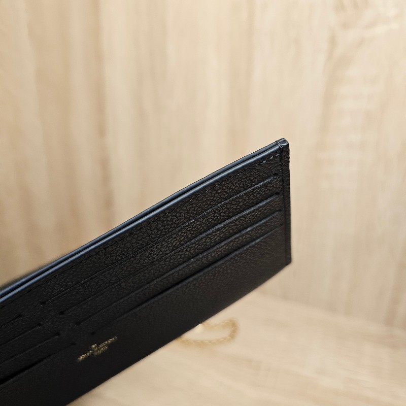 [跨年福利把握🧧品況很新] LV黑牛皮壓紋金釦Pochette三合一鏈包-17