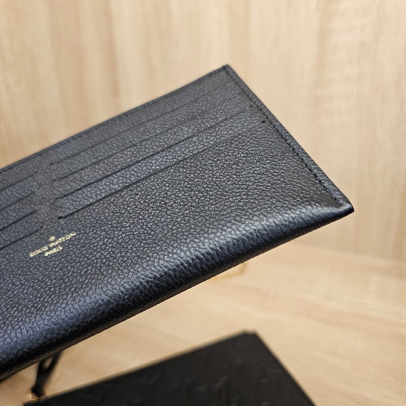 [跨年福利把握🧧品況很新] LV黑牛皮壓紋金釦Pochette三合一鏈包-19