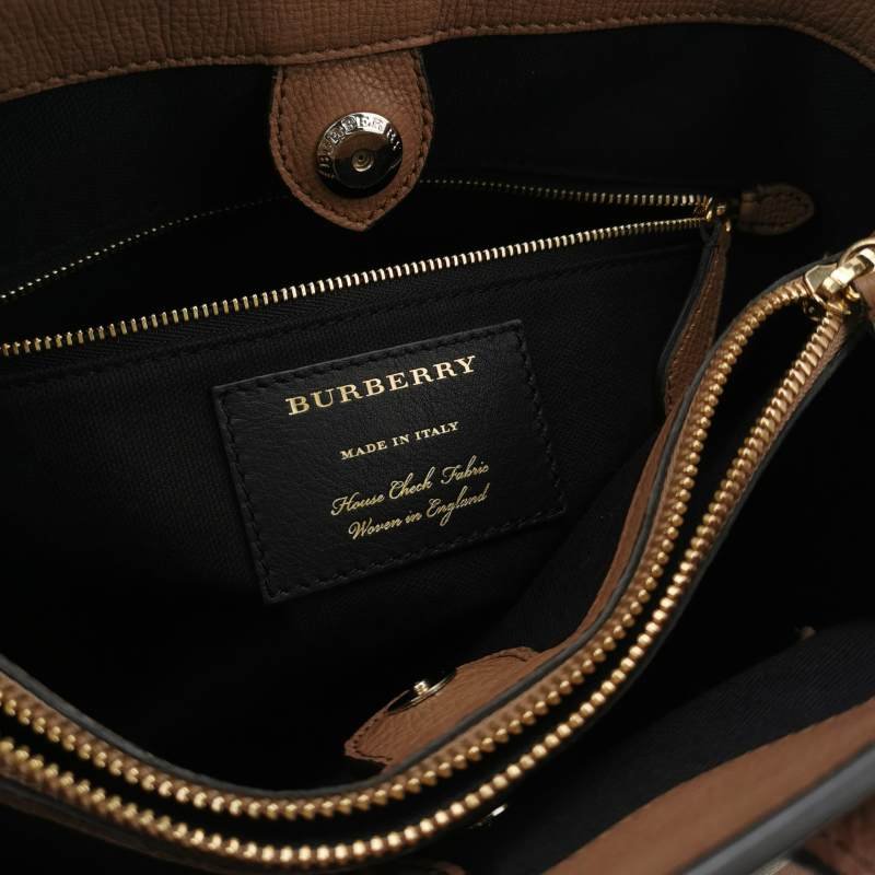 Burberry The Banner班納中號牛皮帆布純色字母Logo雙搭扣斜挎包-7