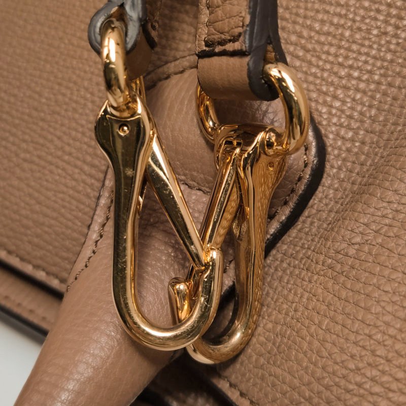 Burberry The Banner班納中號牛皮帆布純色字母Logo雙搭扣斜挎包-12