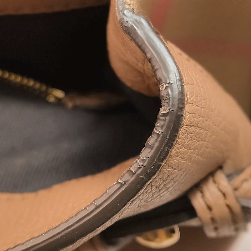 Burberry The Banner班納中號牛皮帆布純色字母Logo雙搭扣斜挎包-18