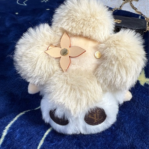 LV MY Vivienne吊飾 灰色