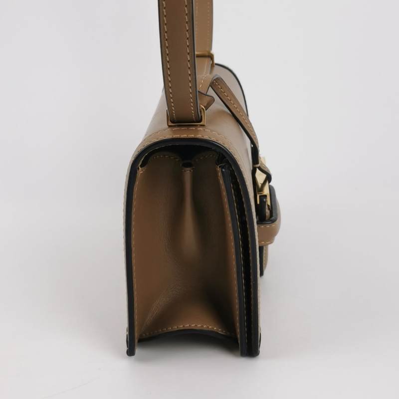 Loewe Barcelona小號牛皮純色三角形封扣斜挎包單肩包-3