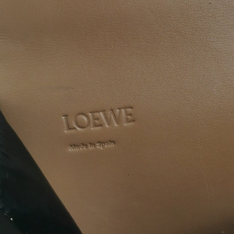 Loewe Barcelona小號牛皮純色三角形封扣斜挎包單肩包-7