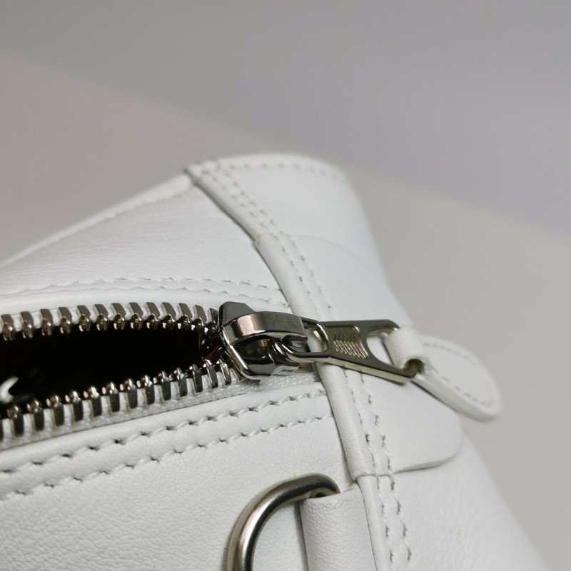 Balenciaga Triangle三角包牛皮純色字母Logo三角造型斜挎包單肩包-11