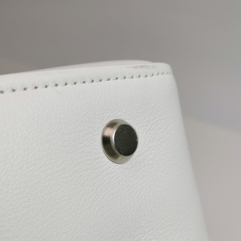 Balenciaga Triangle三角包牛皮純色字母Logo三角造型斜挎包單肩包-13