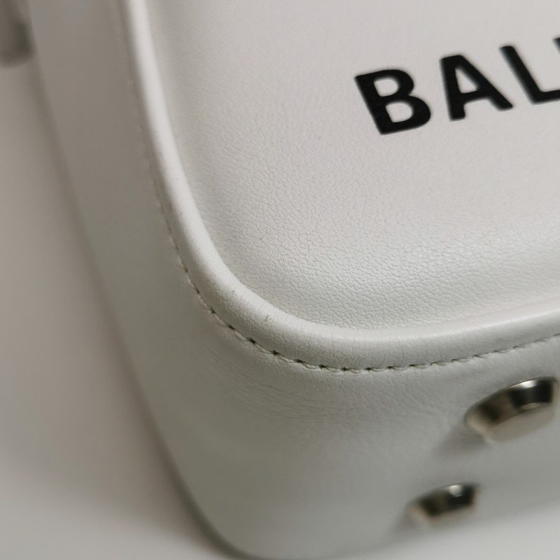 Balenciaga Triangle三角包牛皮純色字母Logo三角造型斜挎包單肩包-16