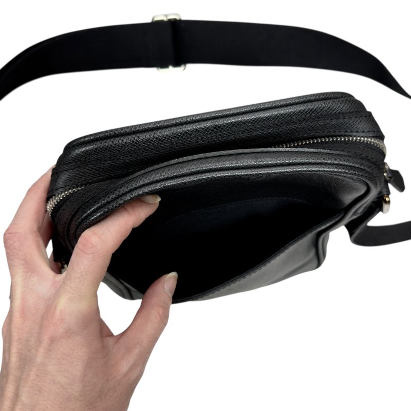 LOUIS VUITTON Danube 斜揹袋-17