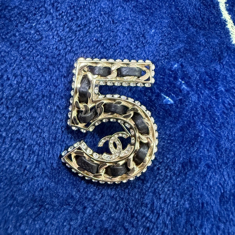 香奈兒 No.5胸針 Chanel水鑽皮穿鏈胸針-0