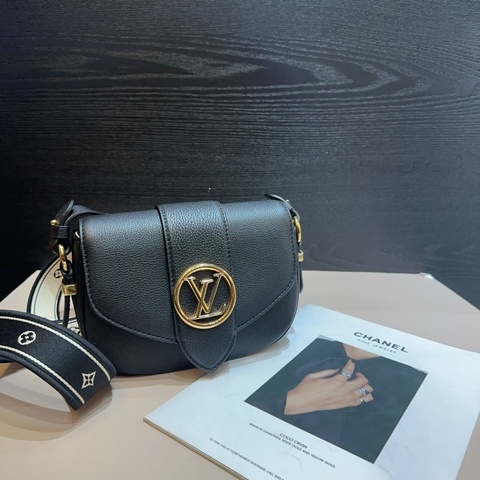 LV 黑小牛皮金釦pont 9 soft MM斜背包