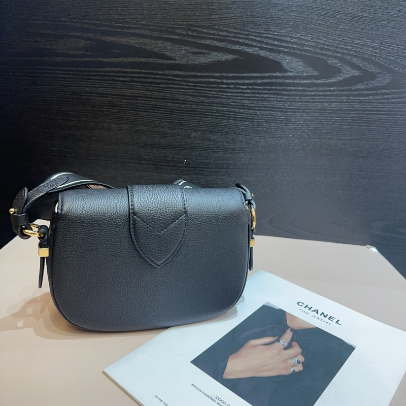 LV 黑小牛皮金釦pont 9 soft MM斜背包-1